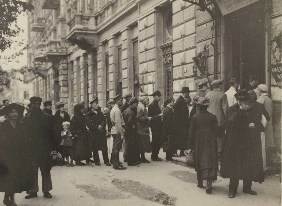 black and white photograph showing Crowds waiting for remittance packages in front of ARA Odessa Delivery Station, 1922